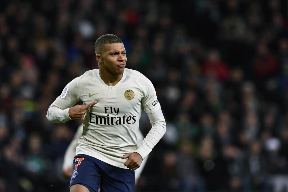 特朗普称将于明年初访问中国，外交部回应